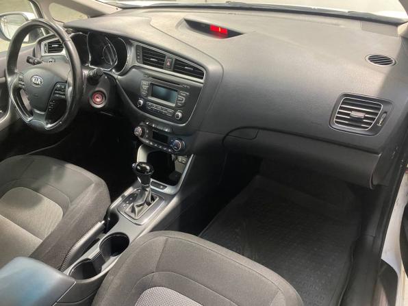 Kia Ceed II Рестайлинг с пробегом 2017 года, цена 1 499 800 рублей, 70000 км, хэтчбек, Автокод Объявления
