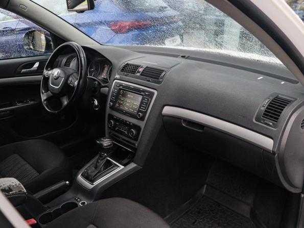Skoda Octavia II (A5) Рестайлинг с пробегом 2011 года, цена 700 000 рублей, 268000 км, лифтбек, Автокод Объявления