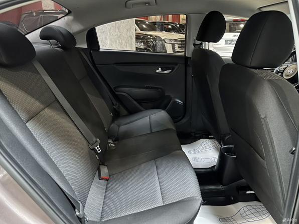 Kia Rio IV Рестайлинг с пробегом 2021 года, цена 1 635 000 рублей, 98939 км, седан, Автокод Объявления