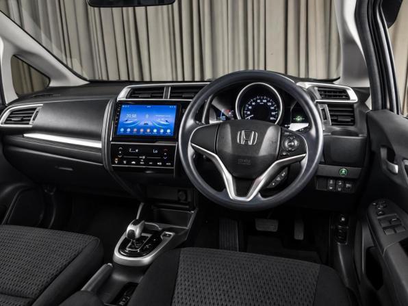 Honda Fit III Рестайлинг с пробегом 2018 года, цена 1 099 000 рублей, 183376 км, хэтчбек, Автокод Объявления