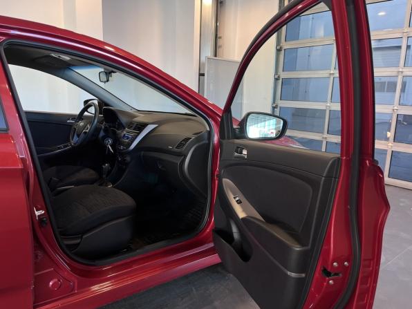 Hyundai Solaris I Рестайлинг с пробегом 2015 года, цена 1 270 000 рублей, 60973 км, седан, Автокод Объявления