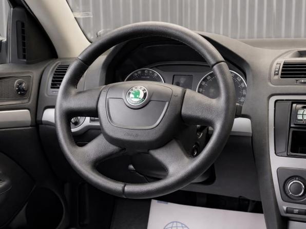 Skoda Octavia II (A5) Рестайлинг с пробегом 2012 года, цена 937 000 рублей, 111084 км, лифтбек, Автокод Объявления