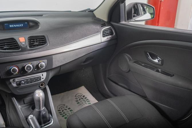 Renault Fluence I Рестайлинг с пробегом 2015 года, цена 979 000 рублей, 181000 км, седан, Автокод Объявления