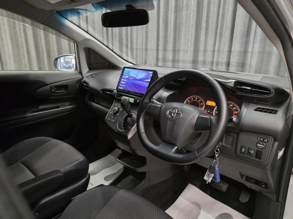 Toyota Wish II Рестайлинг с пробегом 2012 года, цена 1 280 000 рублей, 176000 км, минивэн, Автокод Объявления
