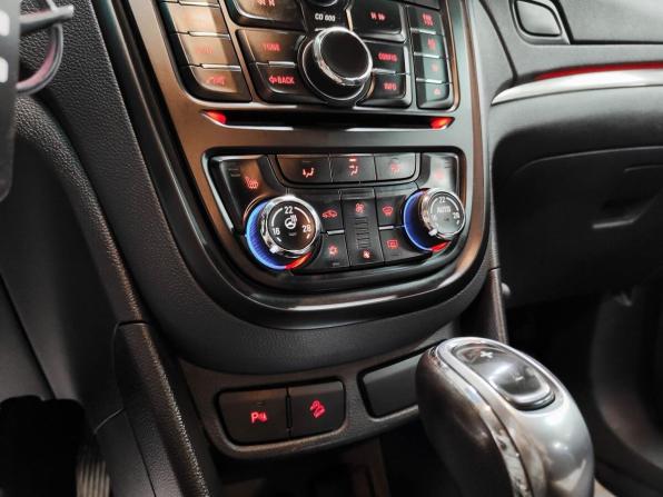 Opel Mokka I с пробегом 2013 года, цена 1 069 300 рублей, 177760 км, внедорожник, Автокод Объявления