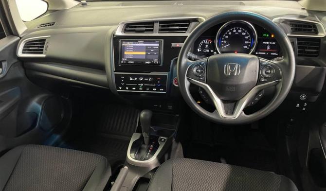 Honda Fit III Рестайлинг с пробегом 2018 года, цена 985 000 рублей, 104295 км, хэтчбек, Автокод Объявления