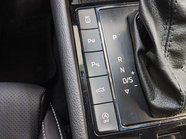 Skoda Superb III Рестайлинг с пробегом 2024 года, цена 3 000 000 рублей, 8465 км, лифтбек, Автокод Объявления