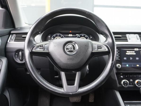 Skoda Octavia III (A7) Рестайлинг с пробегом 2018 года, цена 1 663 000 рублей, 243732 км, лифтбек, Автокод Объявления