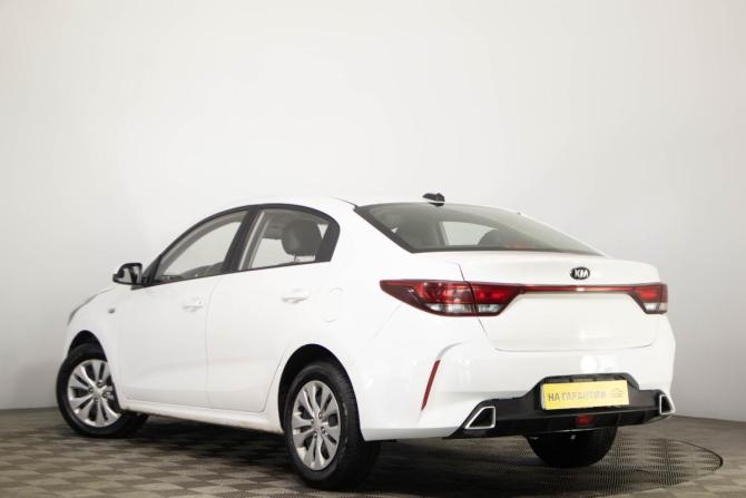 Kia Rio IV Рестайлинг с пробегом 2021 года, цена 999 000 рублей, 82484 км, седан, Автокод Объявления