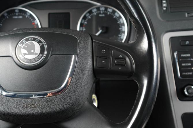 Skoda Octavia II (A5) Рестайлинг с пробегом 2012 года, цена 849 000 рублей, 288800 км, лифтбек, Автокод Объявления