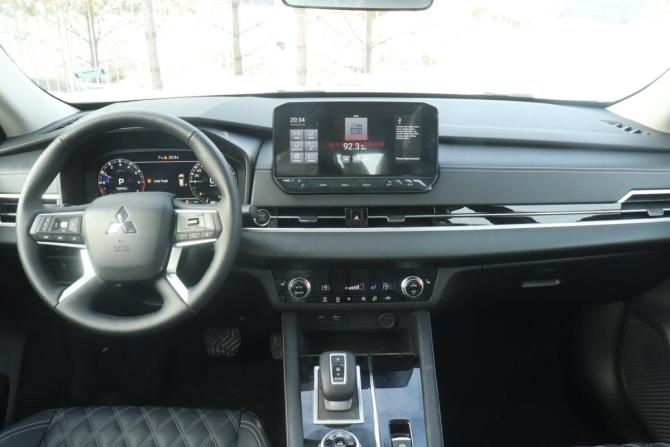 Mitsubishi Outlander IV с пробегом 2023 года, цена 4 015 000 рублей, 10 км, внедорожник, Автокод Объявления