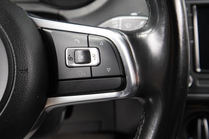 Volkswagen Polo V Рестайлинг с пробегом 2019 года, цена 1 199 000 рублей, 107292 км, седан, Автокод Объявления