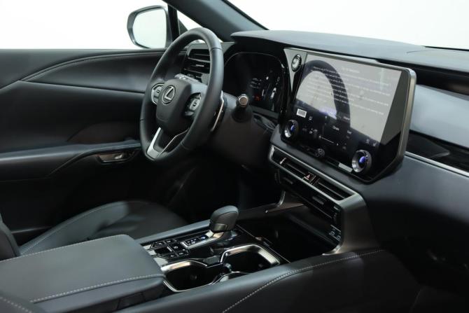 Lexus RX V с пробегом 2025 года, цена 8 200 000 рублей, 27 км, внедорожник, Автокод Объявления