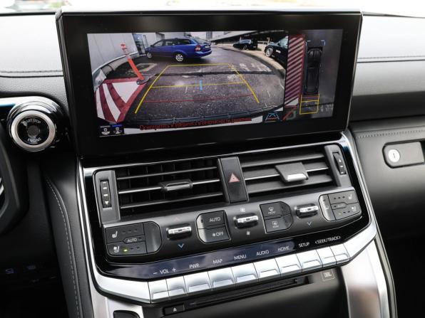 Toyota Land Cruiser 300 Series с пробегом 2024 года, цена 12 900 000 рублей, 44780 км, внедорожник, Автокод Объявления