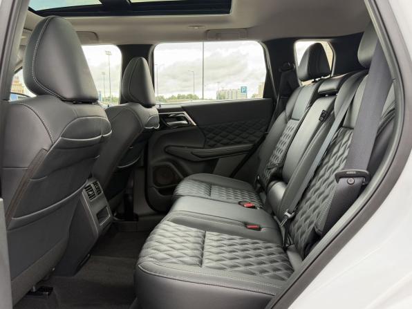 Mitsubishi Outlander IV с пробегом 2023 года, цена 3 850 000 рублей, 30 км, внедорожник, Автокод Объявления