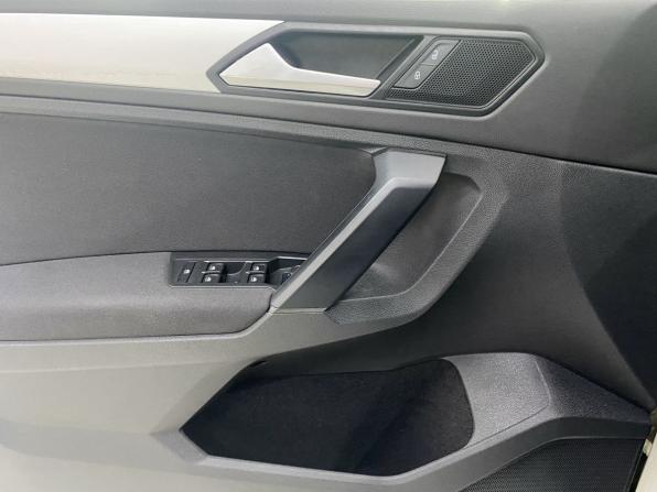 Volkswagen Tiguan II Рестайлинг с пробегом 2021 года, цена 3 099 000 рублей, 72000 км, внедорожник, Автокод Объявления