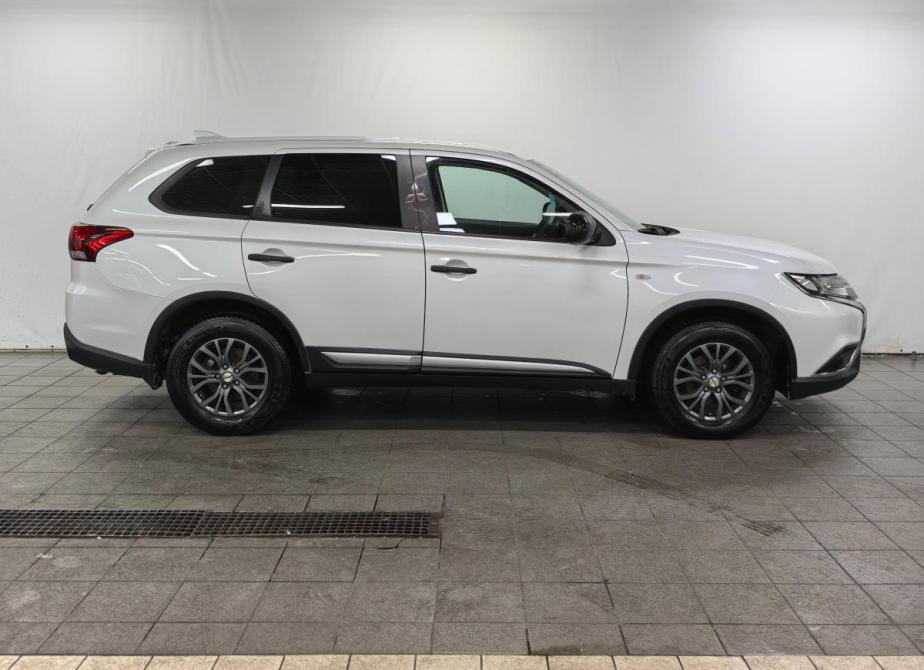 Mitsubishi Outlander III Рестайлинг 3 Санкт-Петербург  - изображение 4