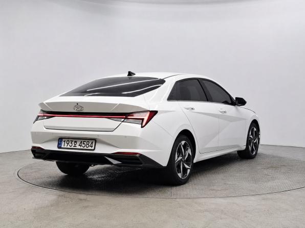 Hyundai Elantra VI (AD) Рестайлинг с пробегом 2021 года, цена 2 100 000 рублей, 50000 км, седан, Автокод Объявления