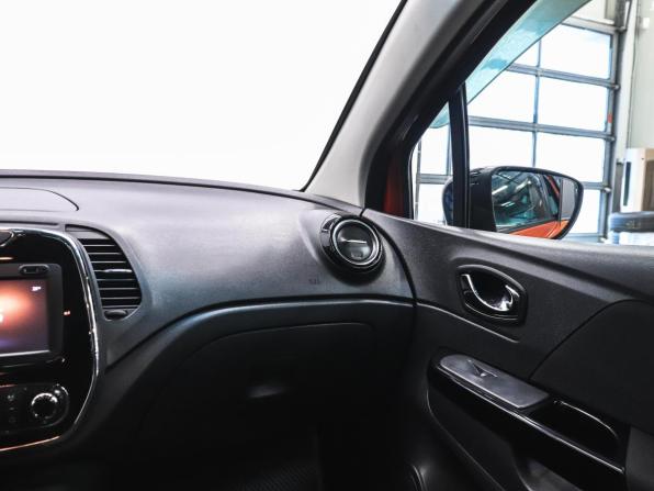 Renault Kaptur I с пробегом 2017 года, цена 1 350 000 рублей, 112897 км, внедорожник, Автокод Объявления