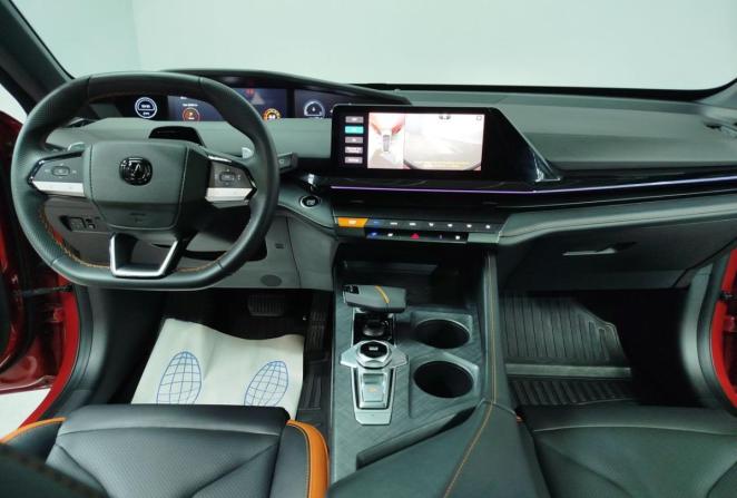 Changan UNI-V I с пробегом 2023 года, цена 2 390 000 рублей, 23494 км, лифтбек, Автокод Объявления
