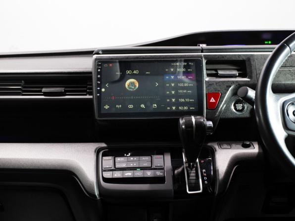 Honda Stepwgn V Рестайлинг с пробегом 2018 года, цена 2 220 000 рублей, 66776 км, минивэн, Автокод Объявления