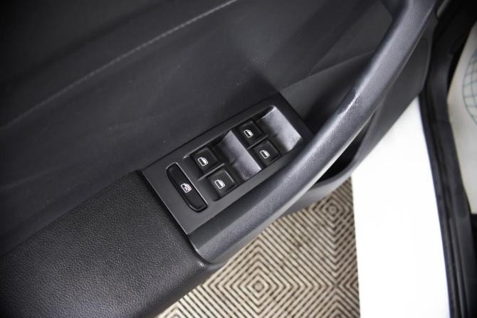 Skoda Rapid I с пробегом 2015 года, цена 959 000 рублей, 171000 км, лифтбек, Автокод Объявления