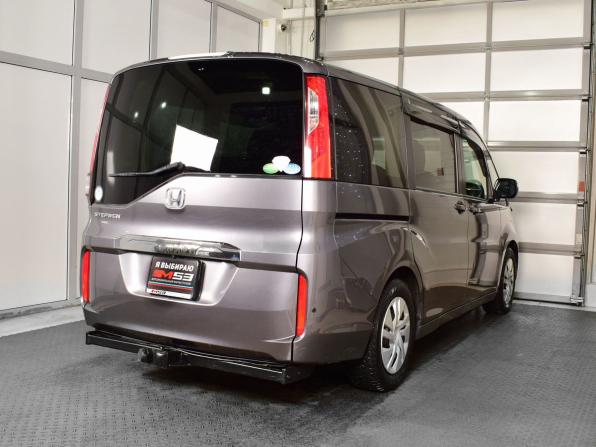 Honda Stepwgn V с пробегом 2017 года, цена 1 655 999 рублей, 202012 км, минивэн, Автокод Объявления