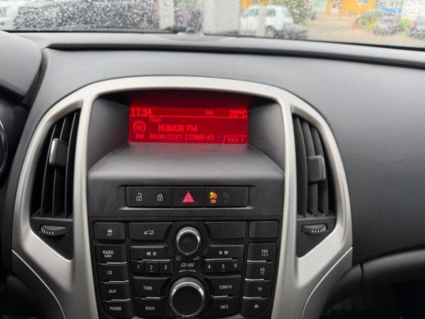 Opel Astra J Рестайлинг с пробегом 2013 года, цена 850 000 рублей, 146405 км, седан, Автокод Объявления