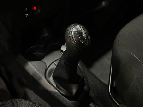 Renault Sandero II Рестайлинг с пробегом 2019 года, цена 980 000 рублей, 89833 км, хэтчбек, Автокод Объявления