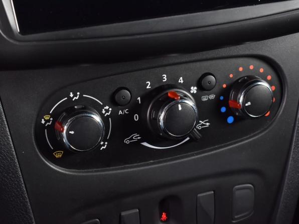 Renault Logan II Рестайлинг с пробегом 2019 года, цена 820 000 рублей, 37818 км, седан, Автокод Объявления
