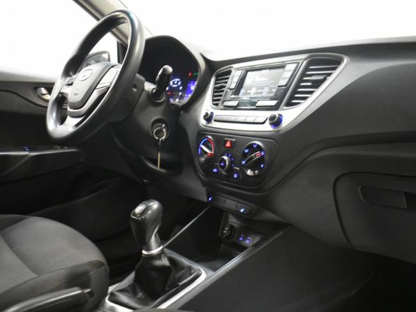 Hyundai Solaris II с пробегом 2017 года, цена 779 000 рублей, 288312 км, седан, Автокод Объявления