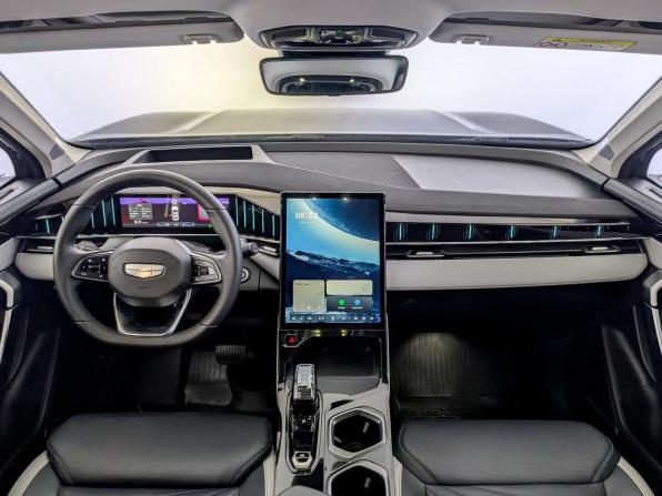 Geely Atlas II с пробегом 2024 года, цена 2 950 000 рублей, 40490 км, внедорожник, Автокод Объявления