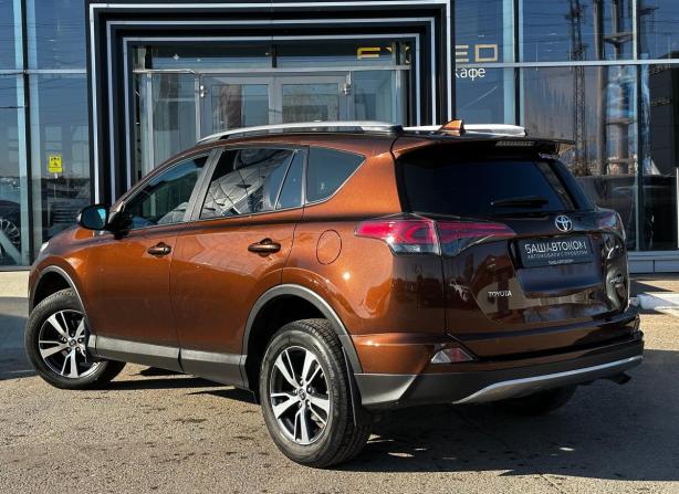 Toyota RAV4 IV (XA40) Рестайлинг с пробегом 2017 года, цена 2 349 000 рублей, 130516 км, внедорожник, Автокод Объявления