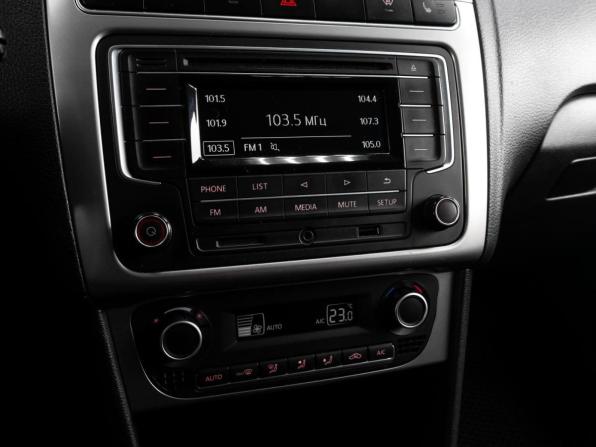 Volkswagen Polo V Рестайлинг с пробегом 2017 года, цена 1 279 000 рублей, 122283 км, седан, Автокод Объявления