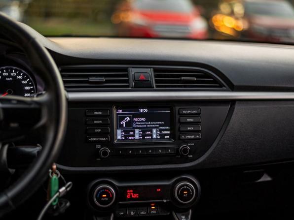 Kia Rio IV с пробегом 2018 года, цена 1 320 000 рублей, 111743 км, седан, Автокод Объявления