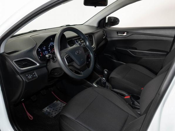 Hyundai Solaris II с пробегом 2018 года, цена 1 048 000 рублей, 153704 км, седан, Автокод Объявления