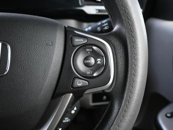 Honda Stepwgn V с пробегом 2016 года, цена 1 549 000 рублей, 201345 км, минивэн, Автокод Объявления