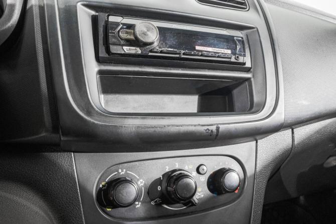 Renault Logan II с пробегом 2017 года, цена 749 000 рублей, 99000 км, седан, Автокод Объявления