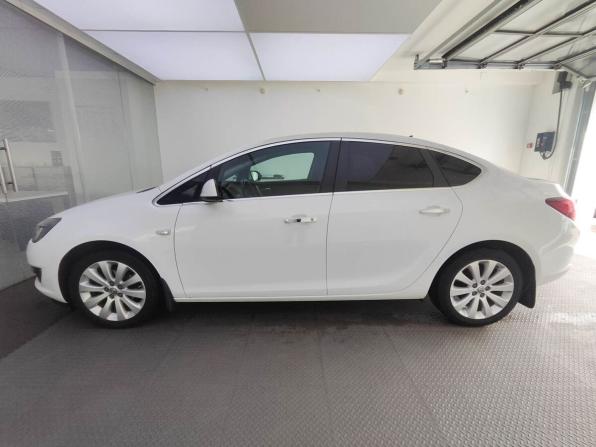Opel Astra J Рестайлинг с пробегом 2012 года, цена 849 000 рублей, 175000 км, седан, Автокод Объявления