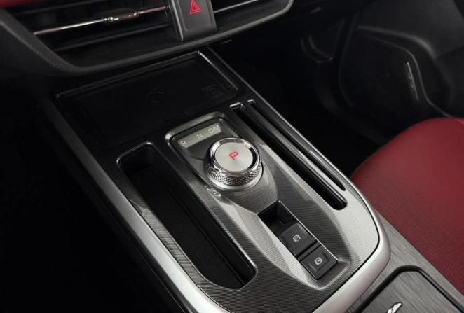 Haval Jolion I Рестайлинг с пробегом 2024 года, цена 2 295 000 рублей, 4503 км, внедорожник, Автокод Объявления