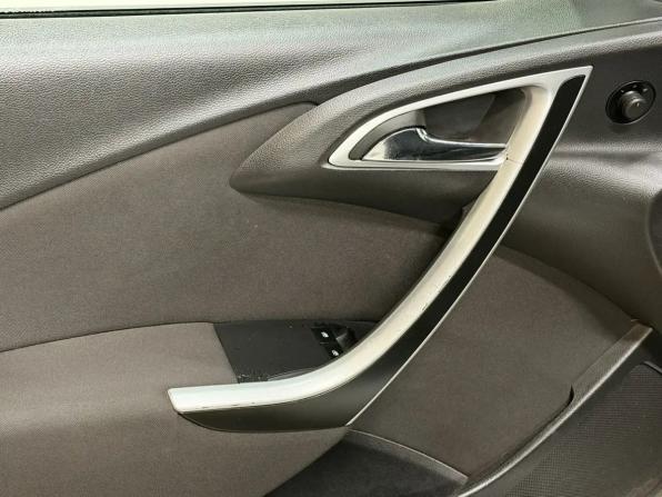 Opel Astra J с пробегом 2012 года, цена 599 000 рублей, 133777 км, хэтчбек, Автокод Объявления