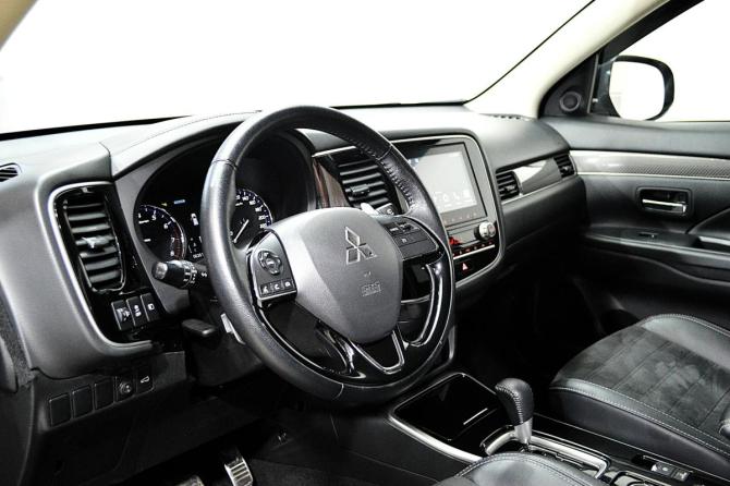 Mitsubishi Outlander III Рестайлинг 3 с пробегом 2022 года, цена 3 099 000 рублей, 67000 км, внедорожник, Автокод Объявления