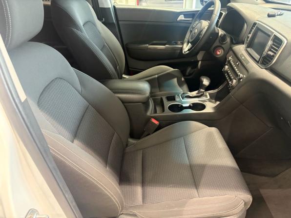 Kia Sportage IV Рестайлинг с пробегом 2018 года, цена 1 699 000 рублей, 179077 км, внедорожник, Автокод Объявления