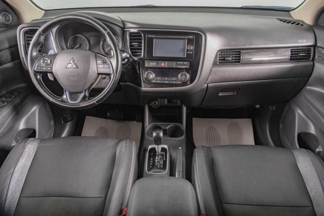 Mitsubishi Outlander III Рестайлинг 2 с пробегом 2016 года, цена 2 299 000 рублей, 180000 км, внедорожник, Автокод Объявления
