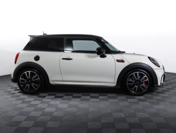 Mini Hatch III (F55/F56) Рестайлинг 2 с пробегом 2021 года, цена 3 778 000 рублей, 26100 км, хэтчбек, Автокод Объявления