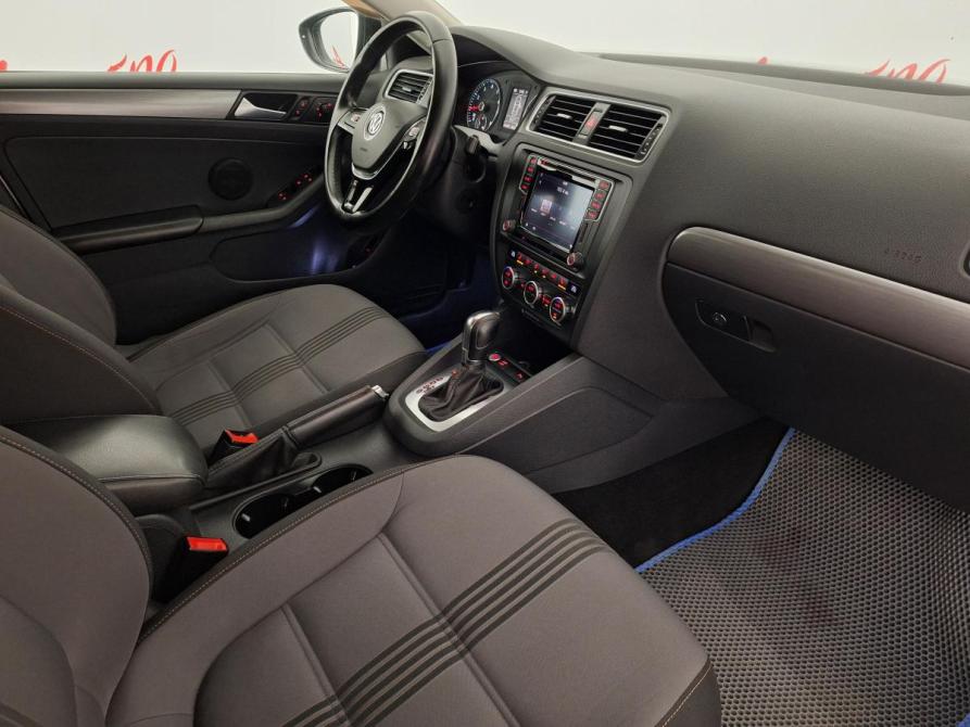 Volkswagen Jetta VI Псков  - изображение 12