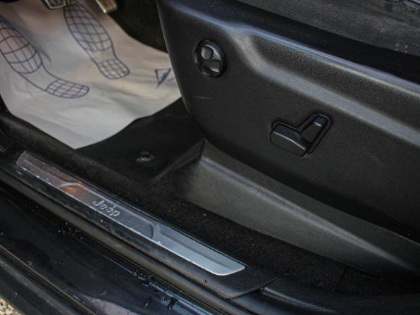 Jeep Grand Cherokee IV (WK2) с пробегом 2012 года, цена 1 560 000 рублей, 278127 км, внедорожник, Автокод Объявления