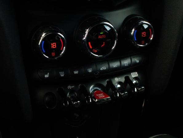 Mini Hatch III (F55/F56) Рестайлинг с пробегом 2020 года, цена 2 950 000 рублей, 66950 км, хэтчбек, Автокод Объявления