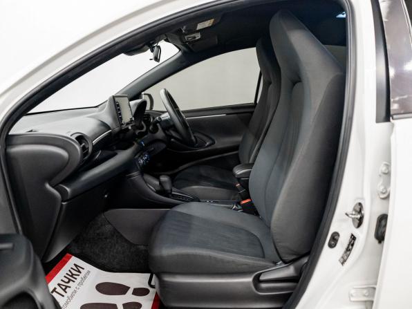 Toyota Yaris IV с пробегом 2021 года, цена 1 170 000 рублей, 109000 км, хэтчбек, Автокод Объявления