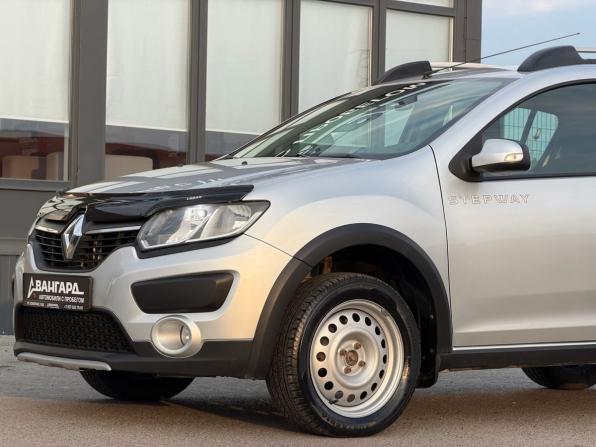 Renault Sandero II с пробегом 2015 года, цена 890 000 рублей, 157000 км, хэтчбек, Автокод Объявления